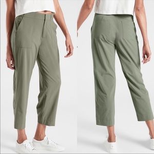 NWT Athleta Tribeca Utility Crop, Olive Size 6